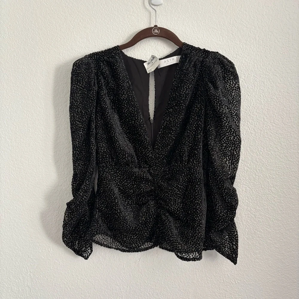 NWT ASTR The Label Women's Size XS Black Velvet Dot Florence Puff Sleeve Top